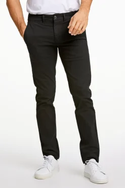 Chinos