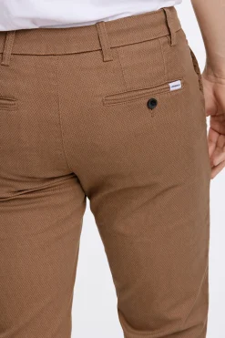 Chinos